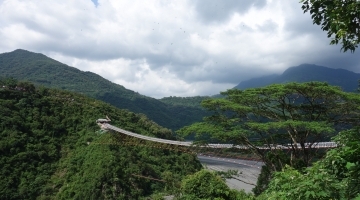 山川琉璃吊橋